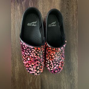 Dansko clogs size 6 pink and red hearts design